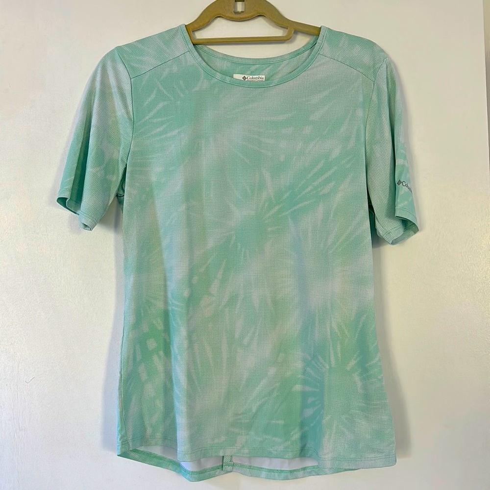 Columbia teal women’s activewear shirt